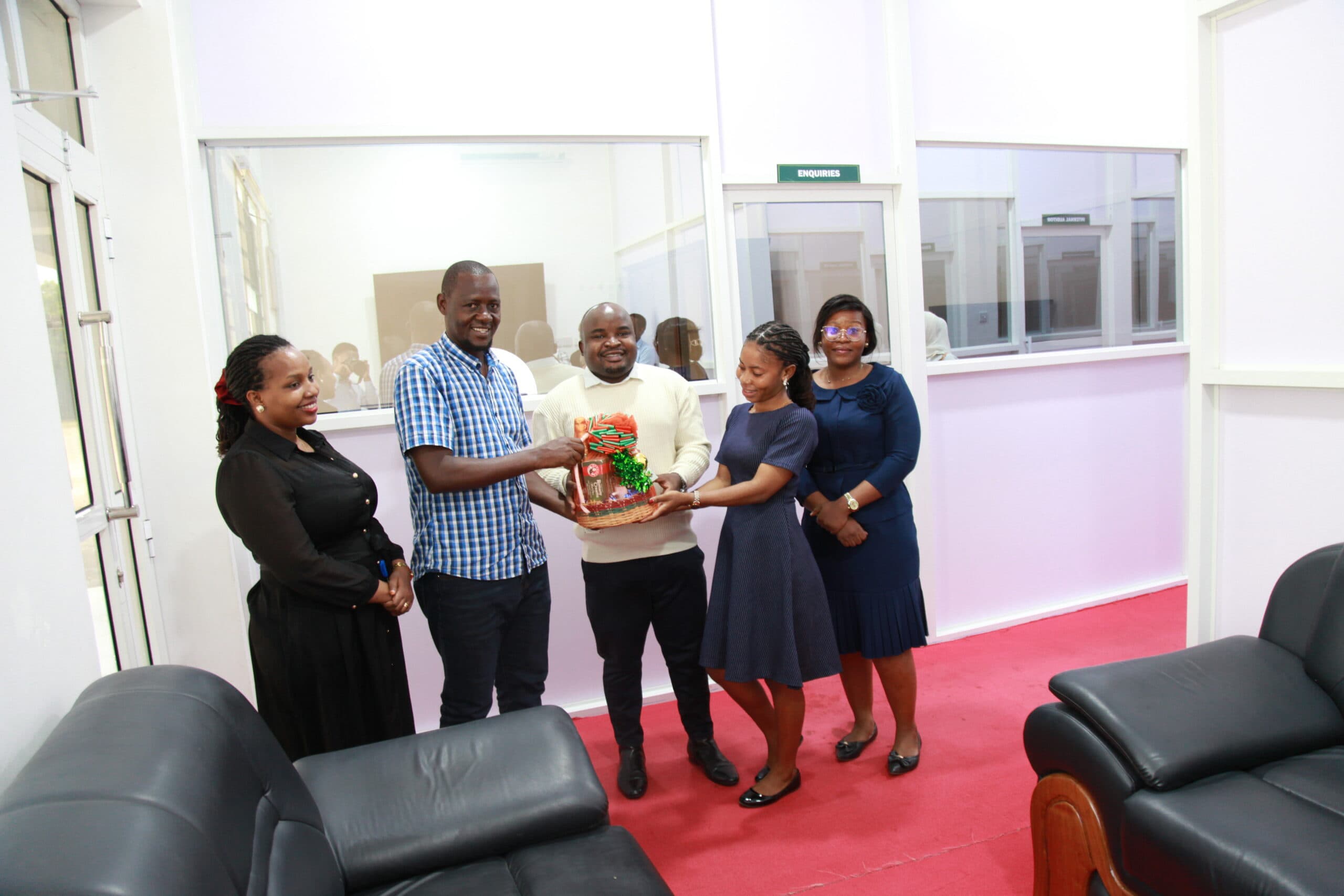 ROTAI YAKABIDHI ZAWADI ZA KRISMASI NA MWAKA MPYA KWA KCJE LTD